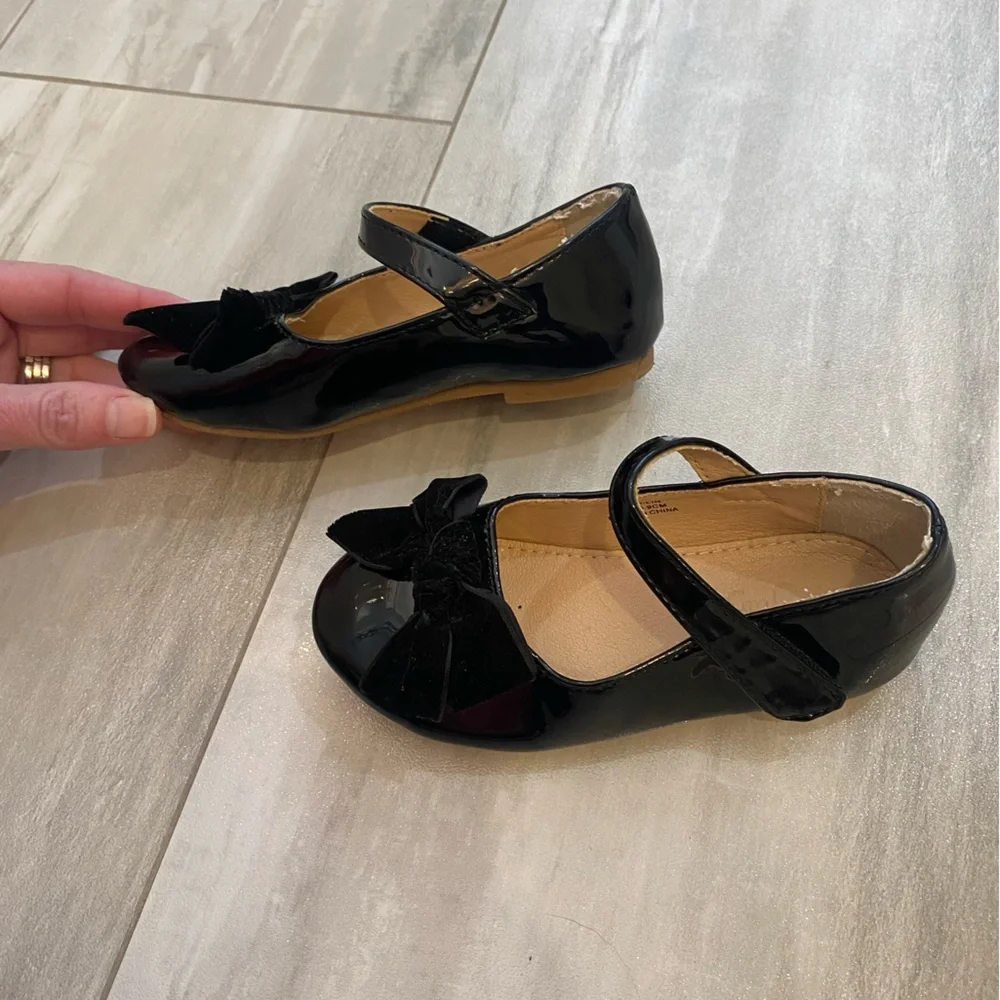 Flaryzone from Amazon Black Patent Leather Mary Jane Flats with Velvet Bow 9